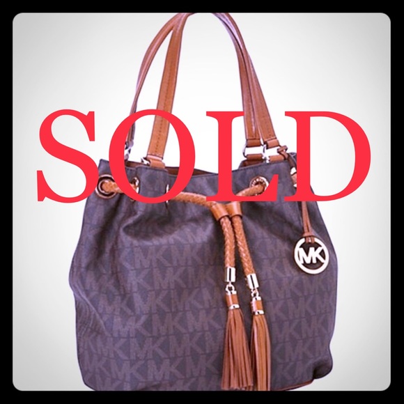 Large Jet Set Tassel Gathered Mk Signature Tote - Picture 1 of 5